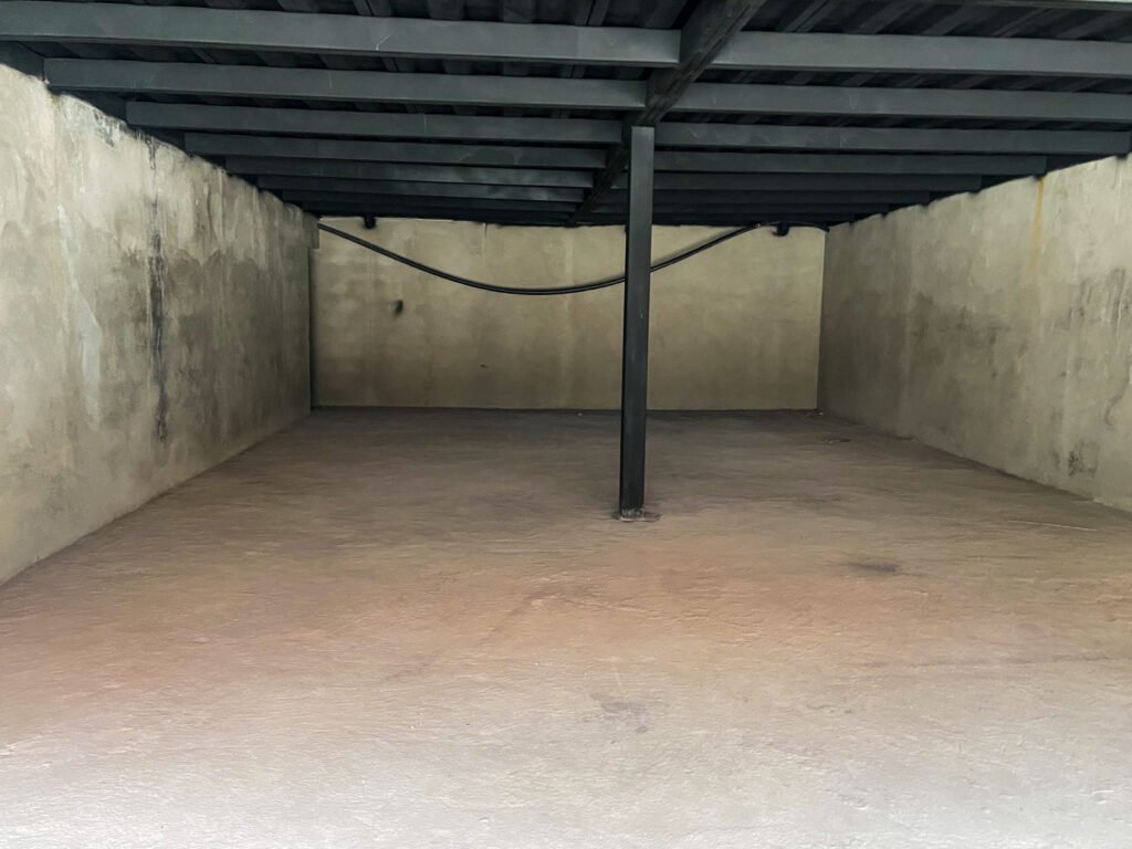 Construcción de local comercial para farmacia "Cruz Azul" en la ciudad de cuenca, Ecuador. Plaza Roma